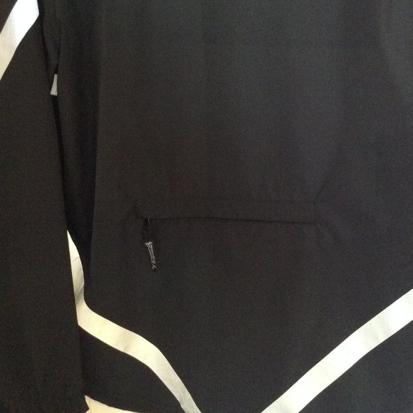 Running Room Wind Breaker Reflective Black Size M Jacket Outside Pocket - Picture 6 of 9